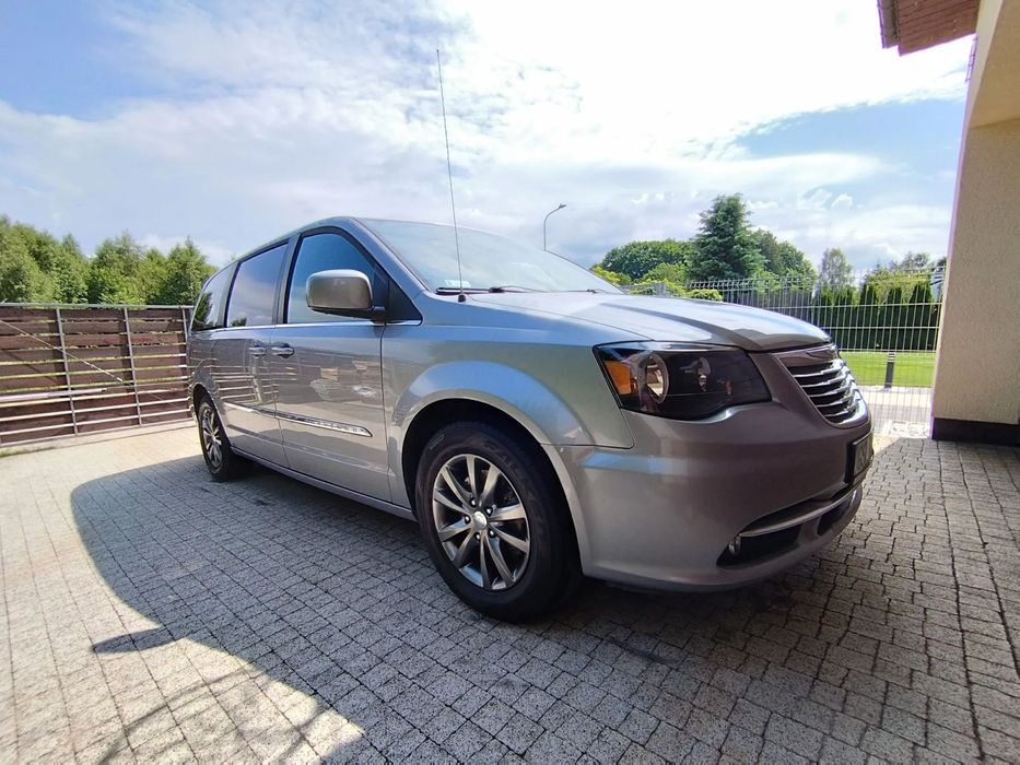 Chrysler Town & Country samochód utrzymany w bardzo dobrym stanie mechanicznie i wizualnie