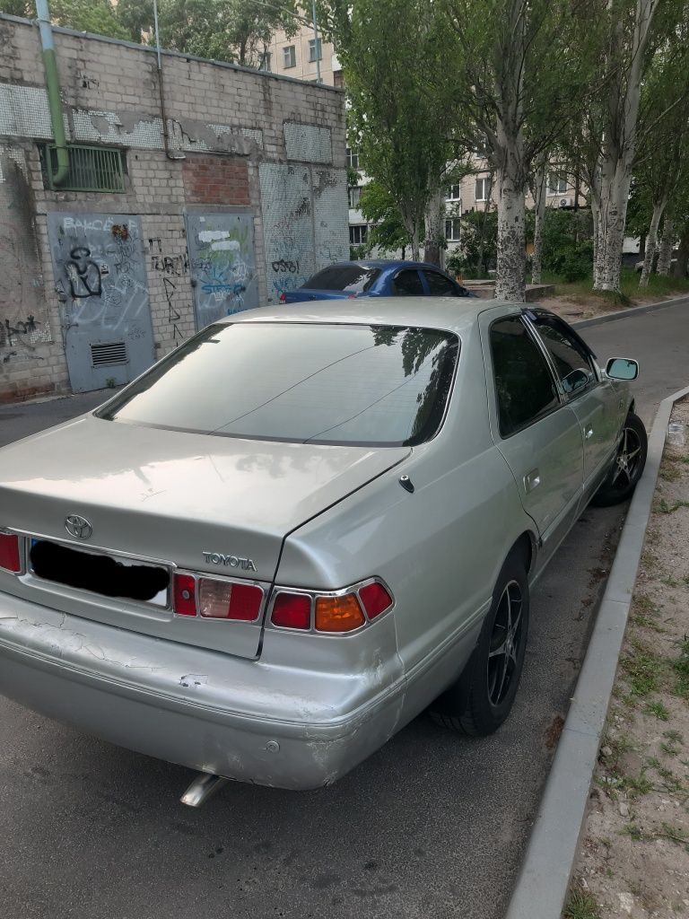 Продам  авто  Toyota camry!