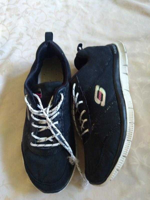 Женские кроссовки,фирма Skechers