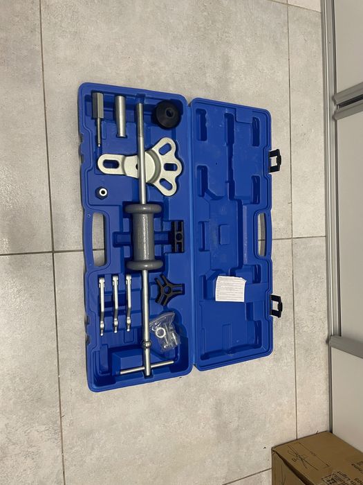 Zestaw ściągaczy z młotkiem bezwładnościowym