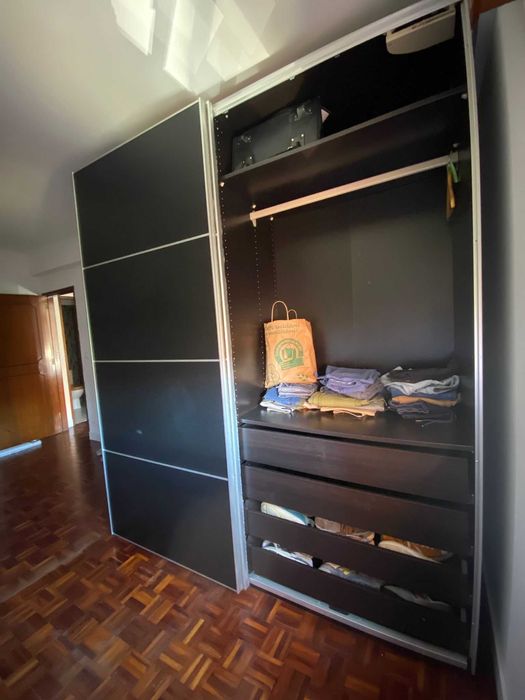 Roupeiro IKEA como novo