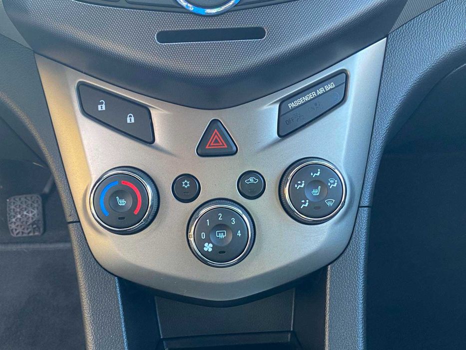 Chevrolet Aveo 2012 року 1.2/бензин