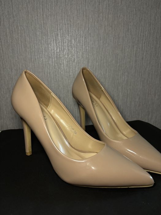 Туфлі лодочки беж актуально