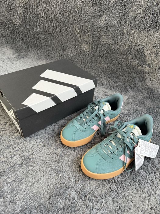 Жіночі кросівки Adidas 39 розмір