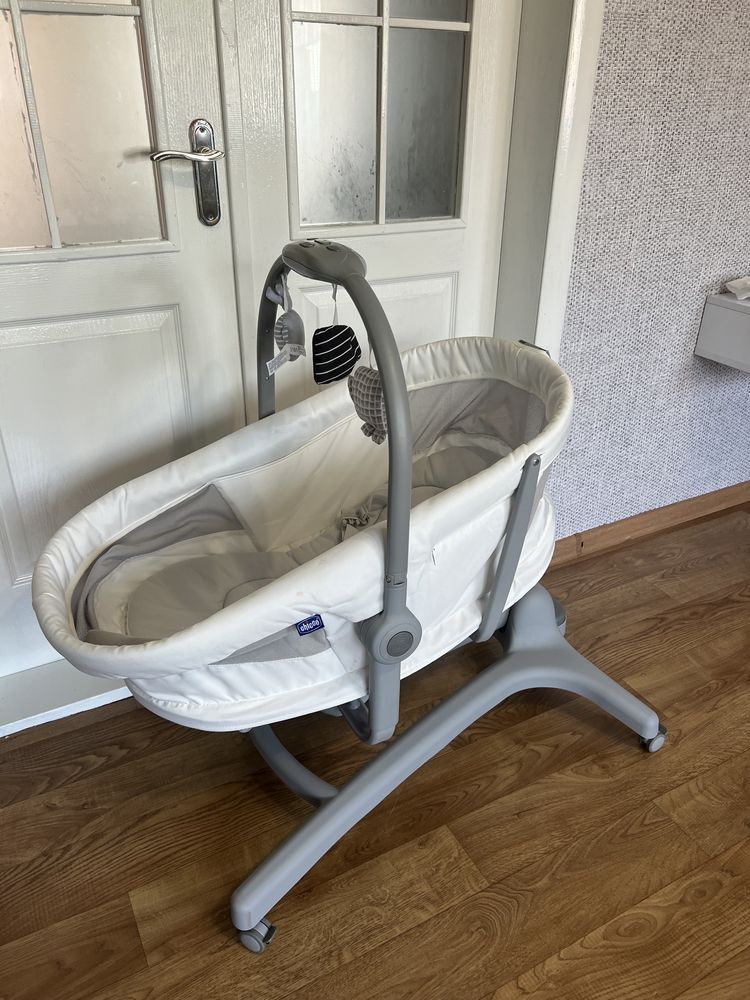 Chicco Baby Hug 4 in 1 з матрасиком і фірмовими простирадлами
