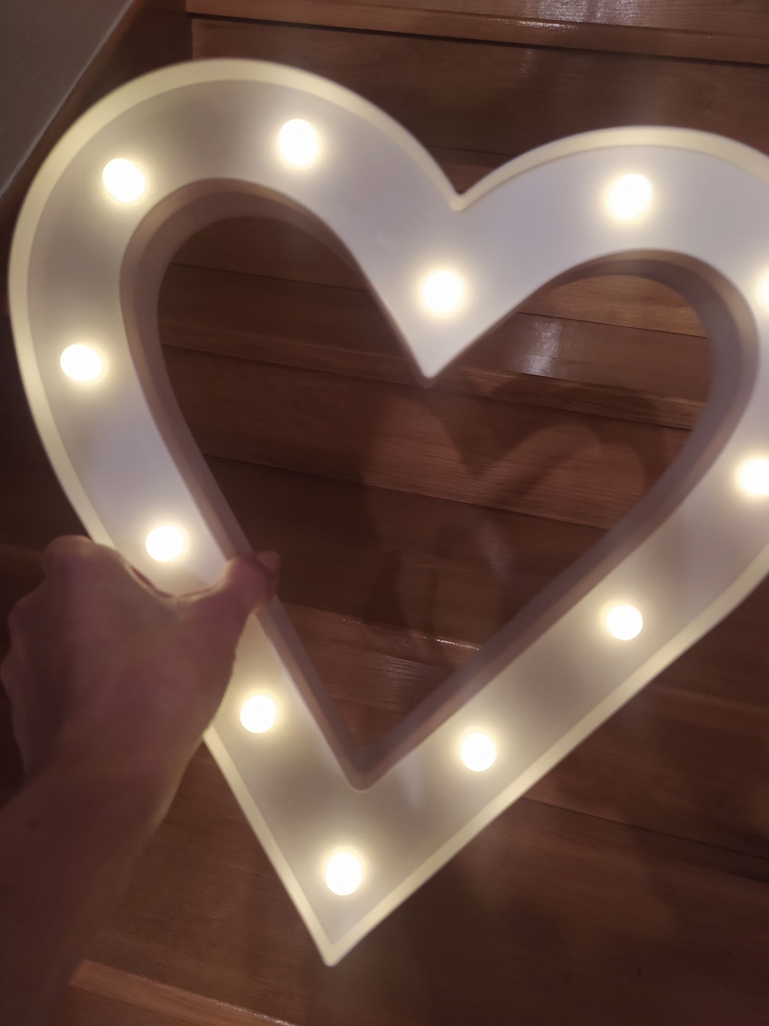 Lampka w kształcie serca na ścianę