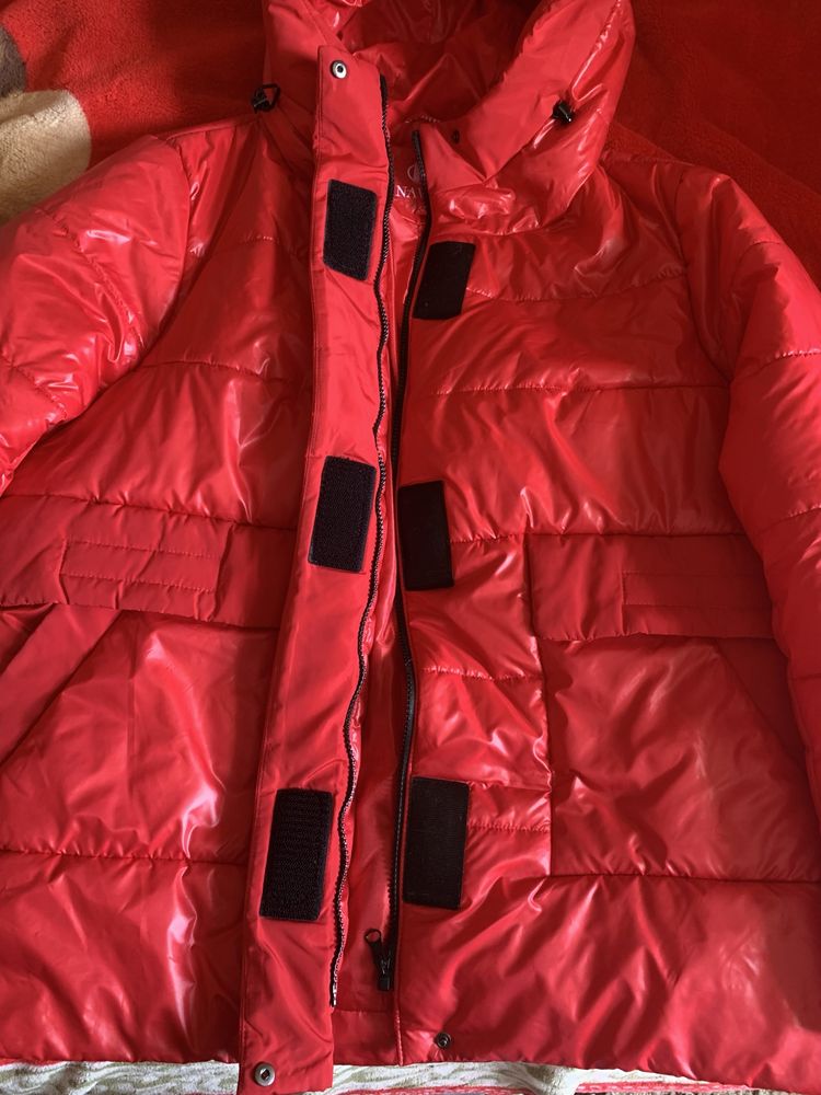 Курточка жіноча червона