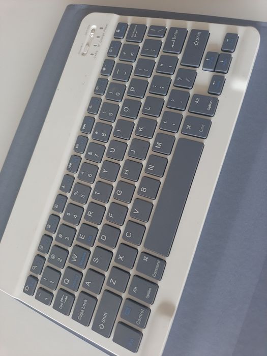 Tablet IPad 9th 64 GB plus pencil i dodatki