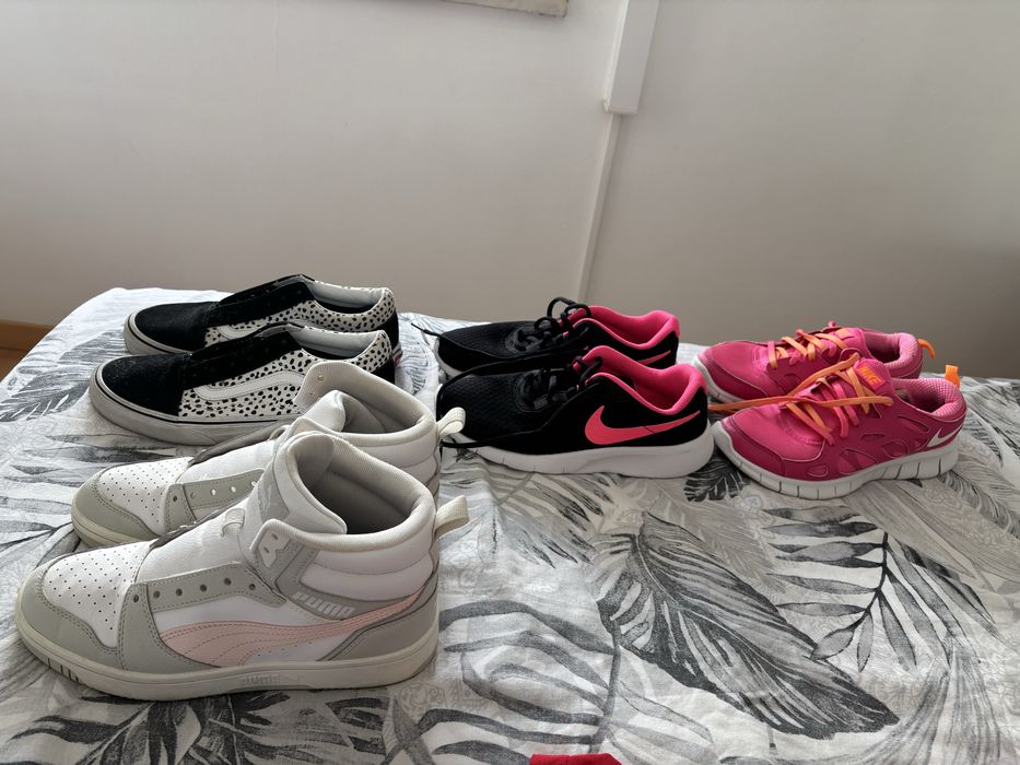 Vendo saco com estes 4 pares de tenis