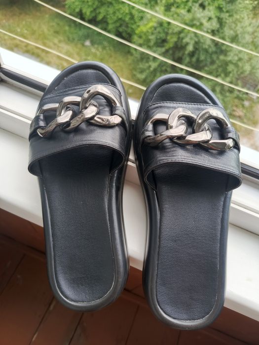 Шкіряні шльопанці 36 розмір