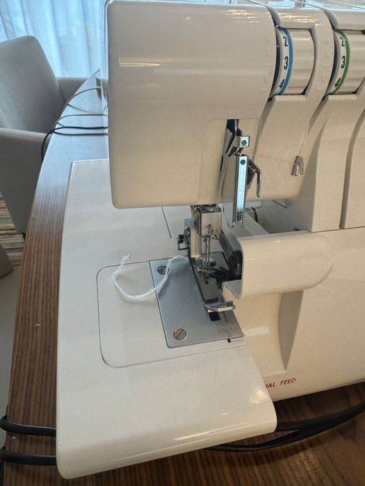 Eletrónico  maquina de costura