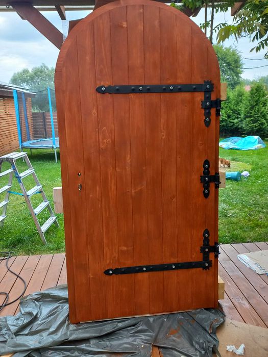Drzwi łukowe do piwniczek ziemianek na wymiar pomieszczen gospodarcze
