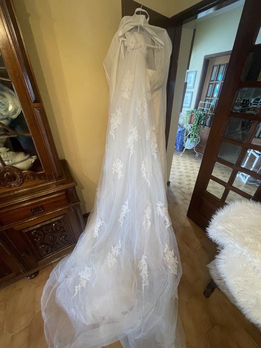 Vestido+ Veu + cauda de noiva Rosa Clará