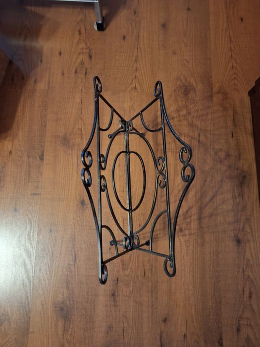 Gazetnik kuty. metalowy