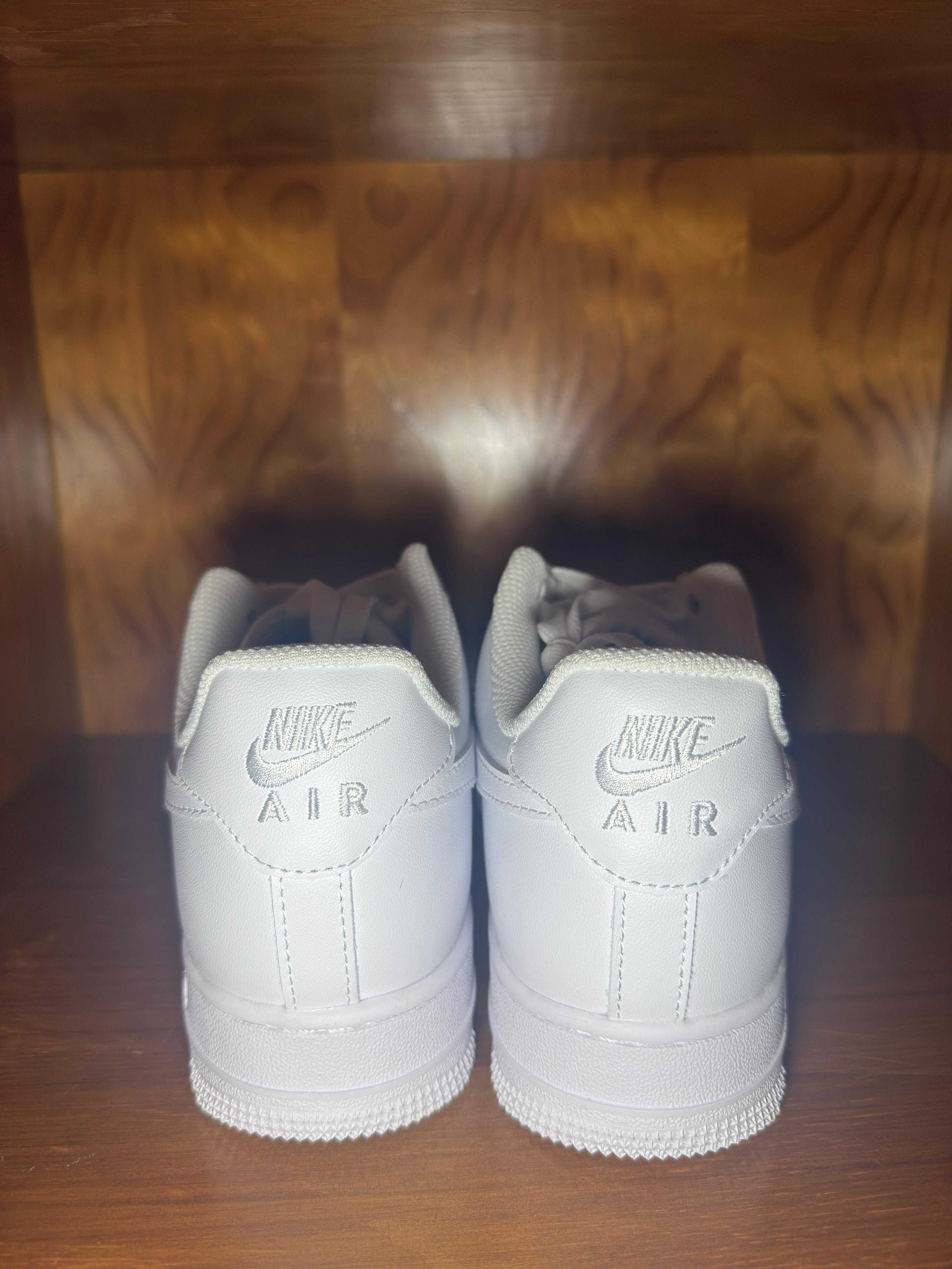 Nike Air Force brancos com caixa e novos