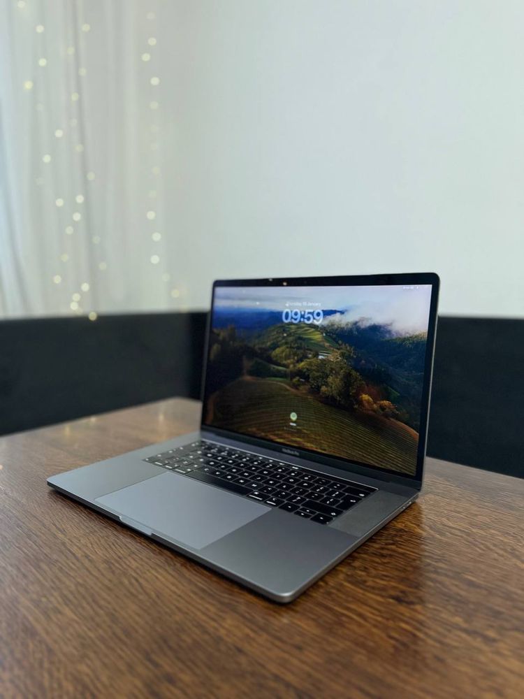 MacBook Pro 2019 15 inch 16gb DDR4 i7 2,6GHz 6-Core 512 SSD