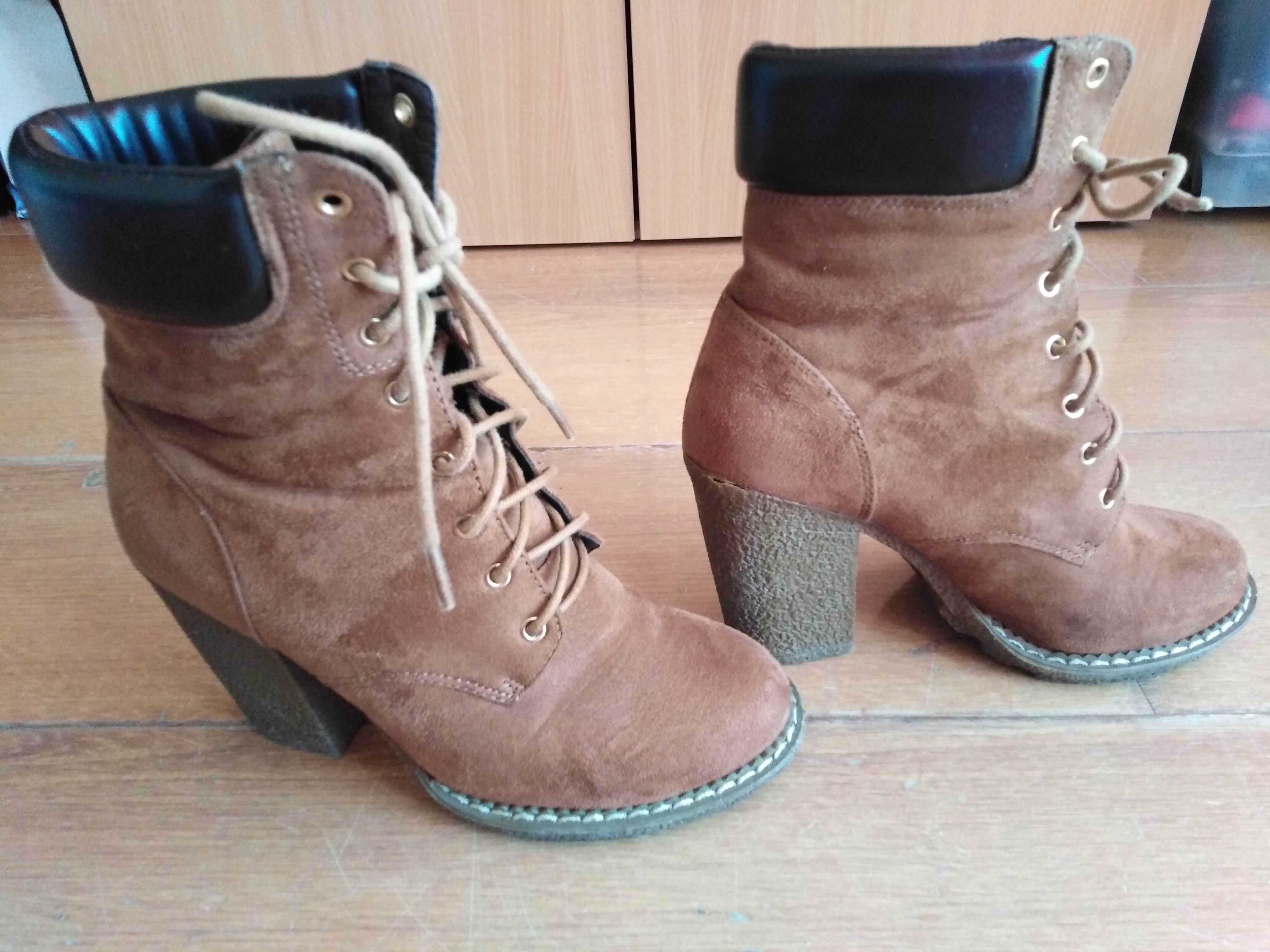 Botas de camurça camel como novas