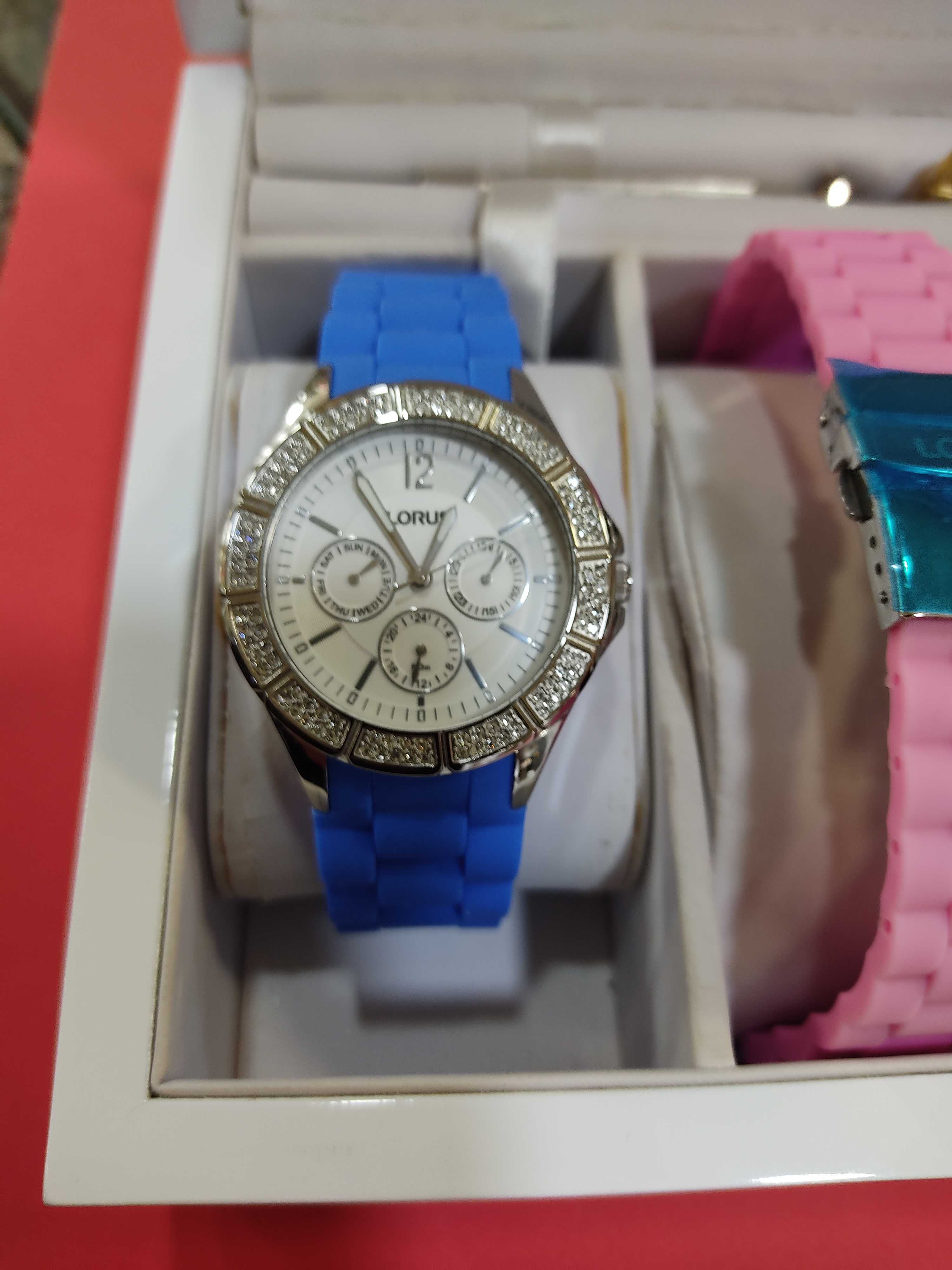 Relógio Lorus com 5 braceletes e 3 aros