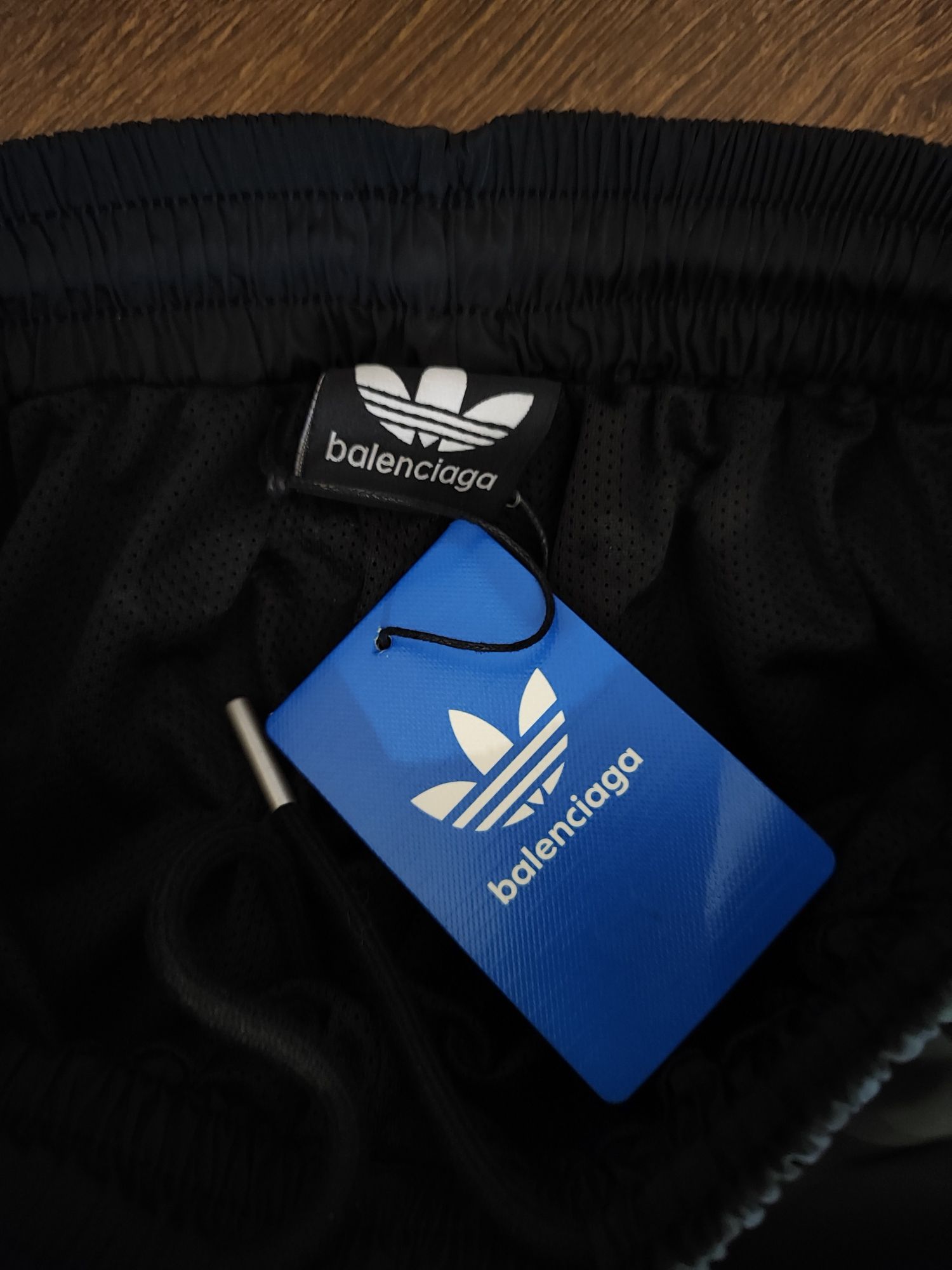 Нові спортивні, нейлонові штани від Adidas x Balenciaga