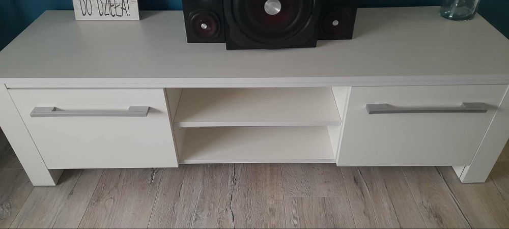 Szafka pod telewizor.