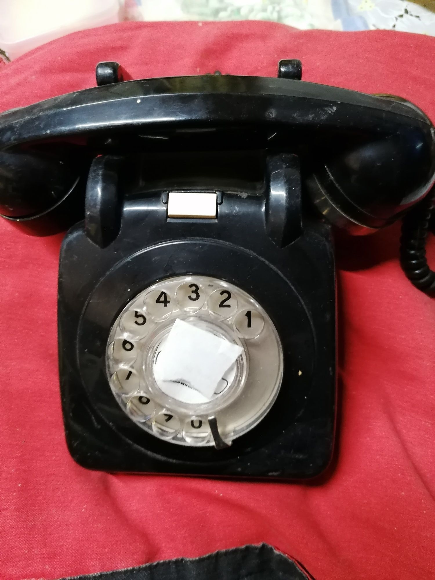 Telefone antigo para decoração