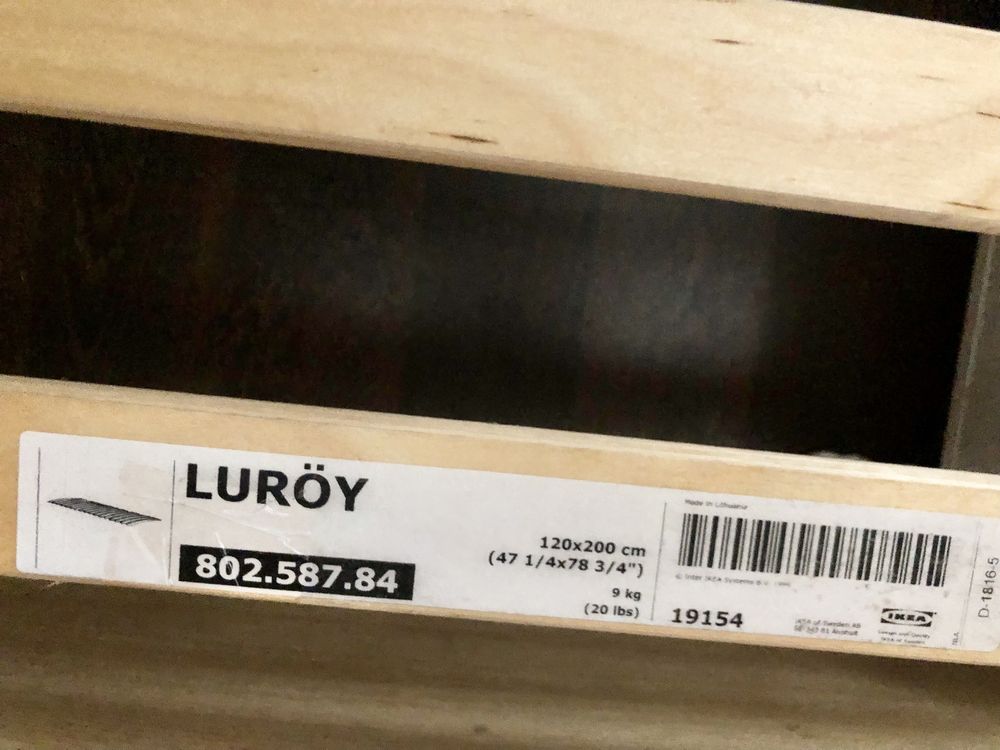 Łozko z zaglowkiem Ikea z materacem i pojemnymi szufladami