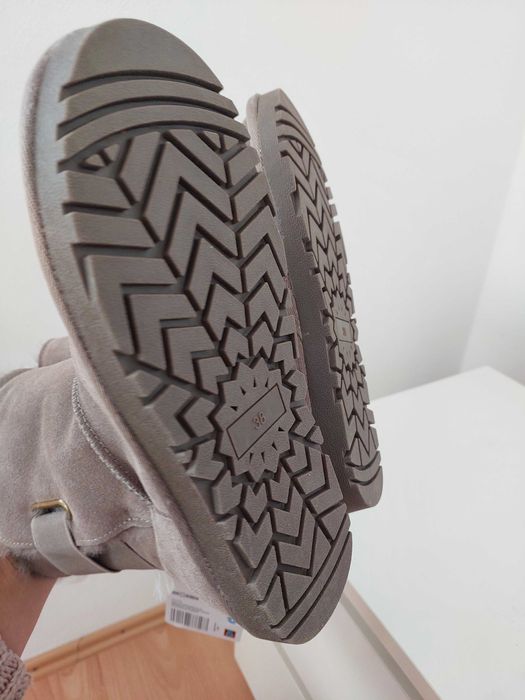 Натуральні  уггі  жіночі