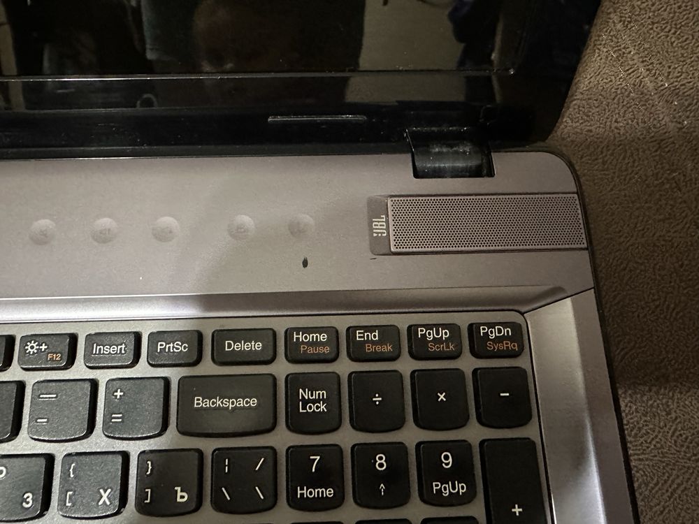 Lenovo ideapad Y570