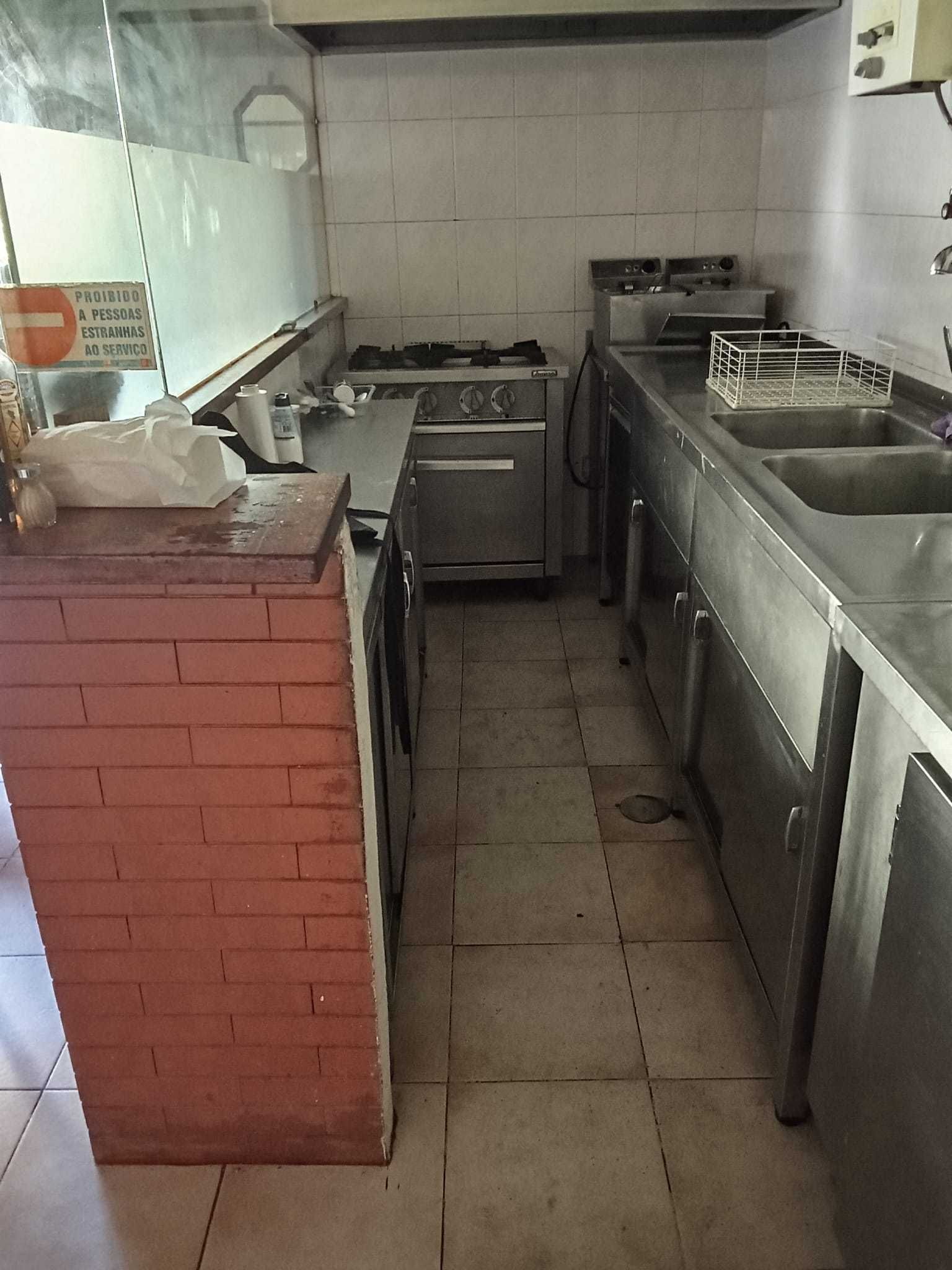 ALUGA-SE espaço Restaurante/Churrasqueira