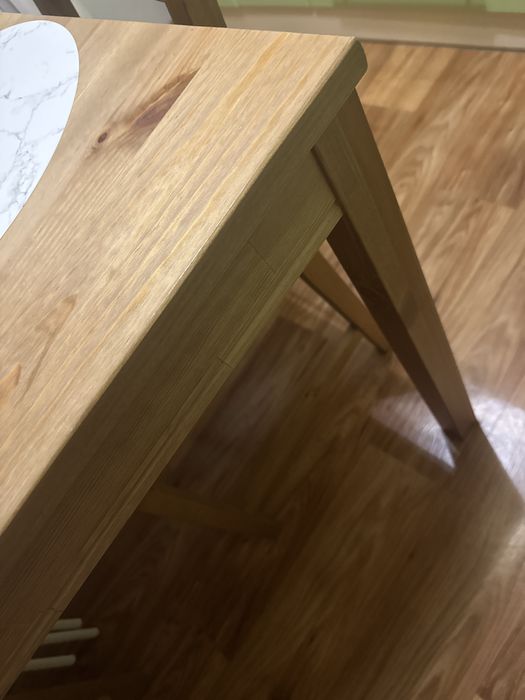 Продается стол и 2 стула