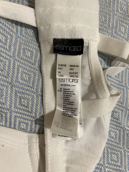 Бюсгалтер есмара