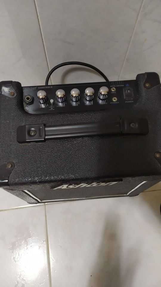 Amplificador de guitarra 10W