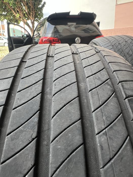 Pneus Michelin 235/45/18 98V