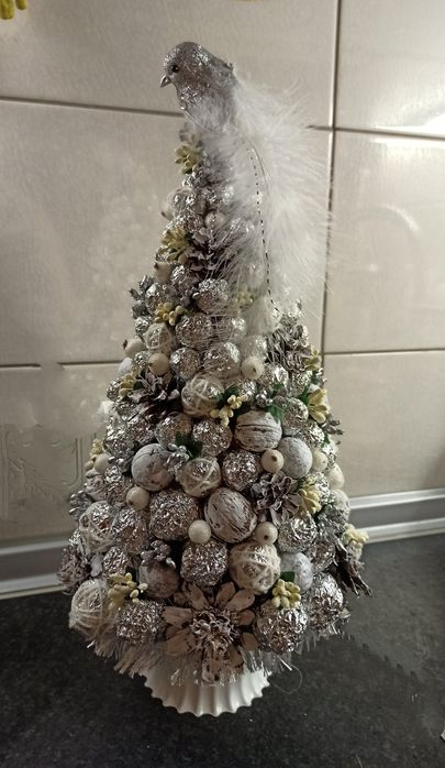 Ялинка , новорічний декор