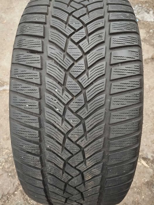 одиночка гума зима GoodYear Ultra Grip 255 40 R19 -1шт
