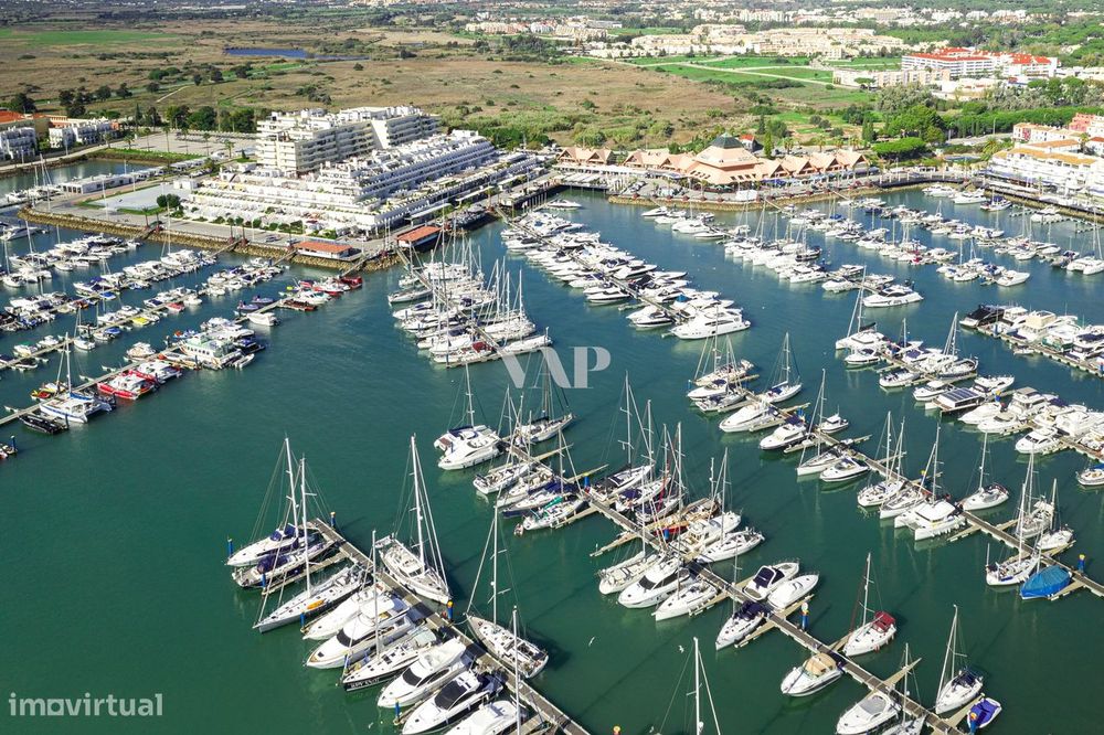 Espaço comercial para arrendamento na Marina de Vilamoura