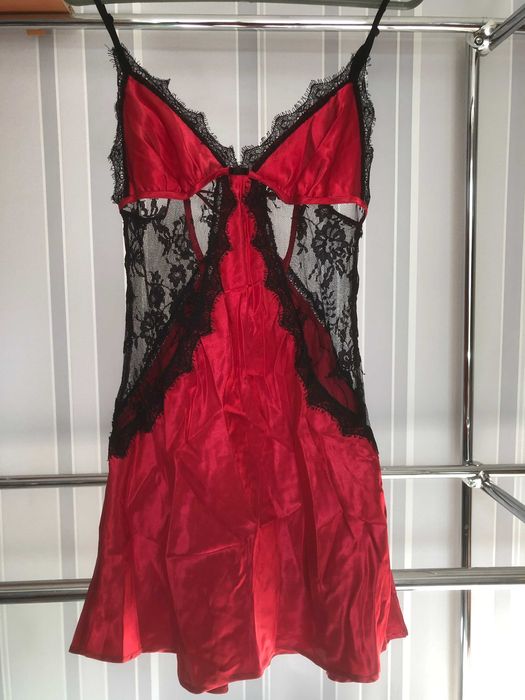 пінюар-ночнужка червона