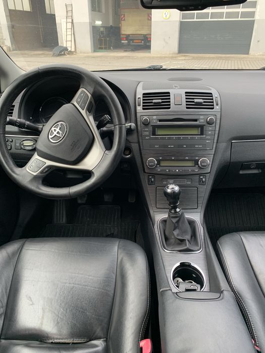 Toyota Avensis 2011 рік