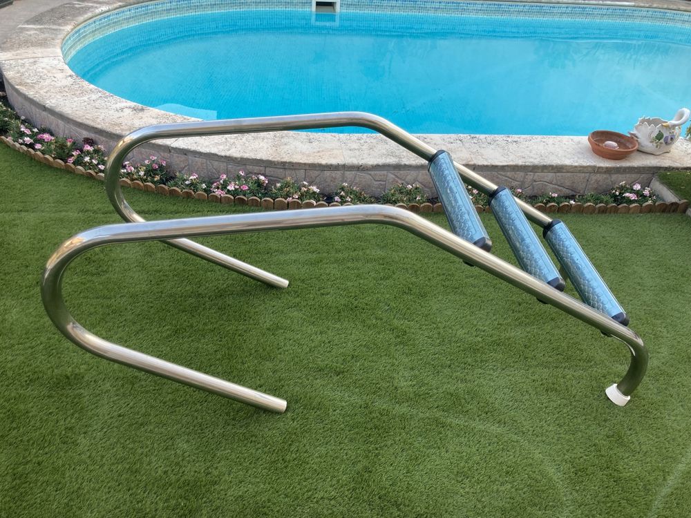 Escada de piscina de 3 degraus, nunca usada
