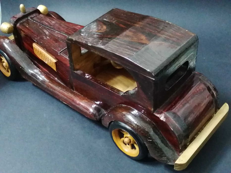 Carro Antigo em Madeira 38x12x14 cm