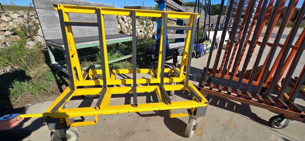 Stojaki metalowe do szkła