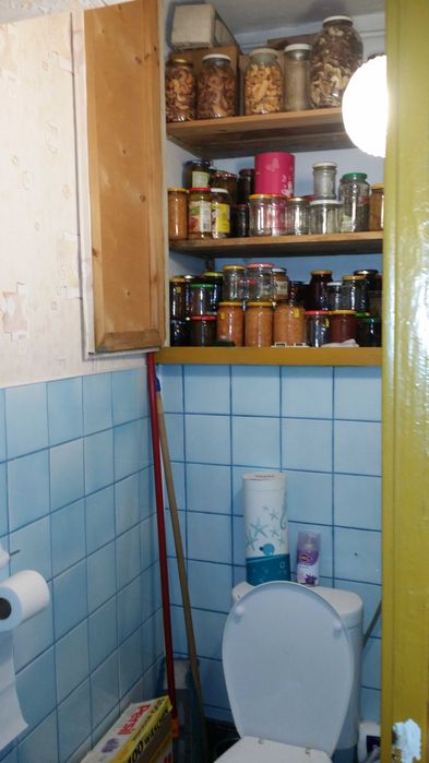 Sprzedam 2-pokojowe. Czwarte piętro.  Własna kotłownia na cały blok.