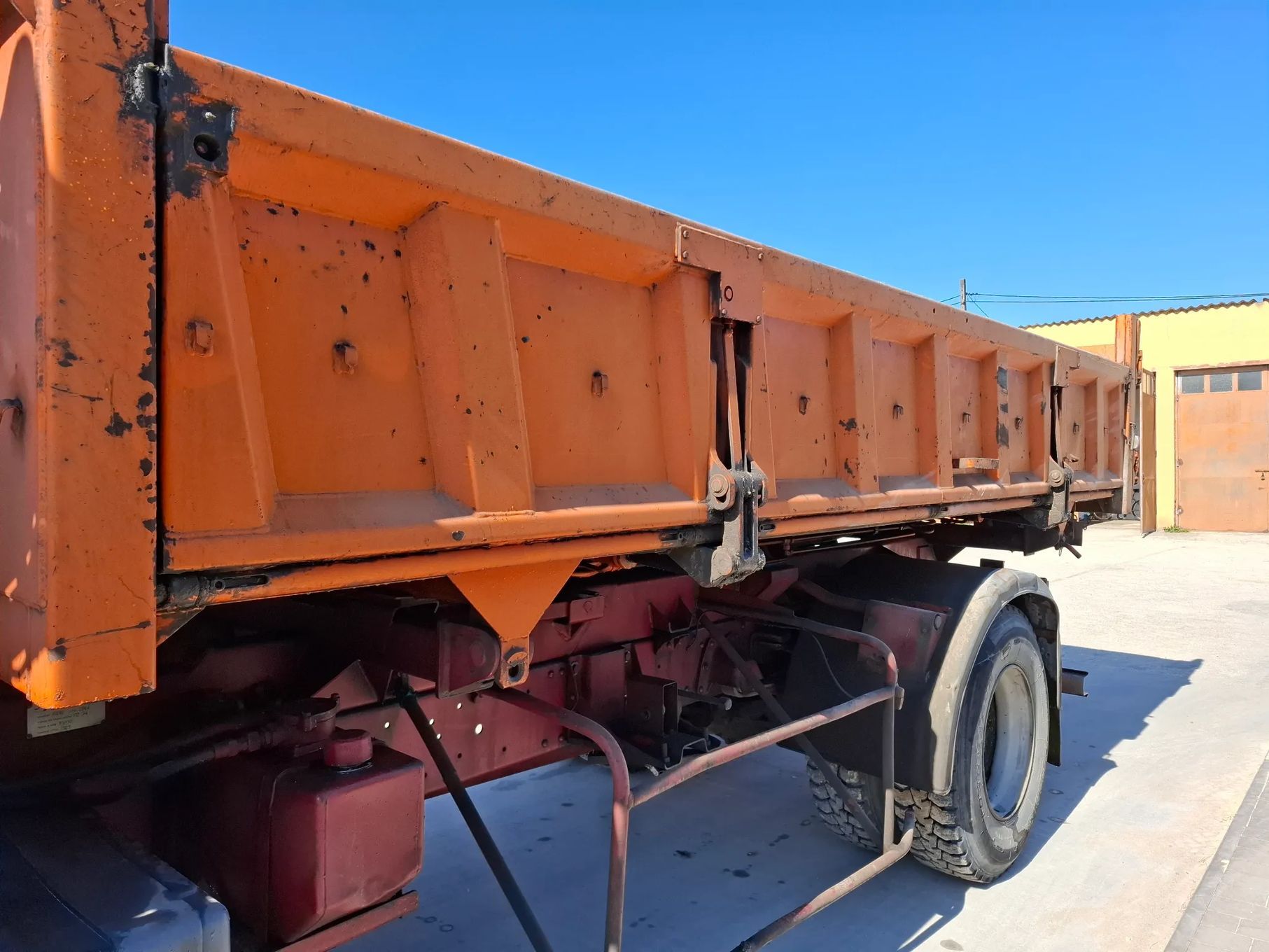 Iveco  IVECO EuroTech 190E24 wywrotka 3S, HDS, Hydroburta, Klapodrzwi