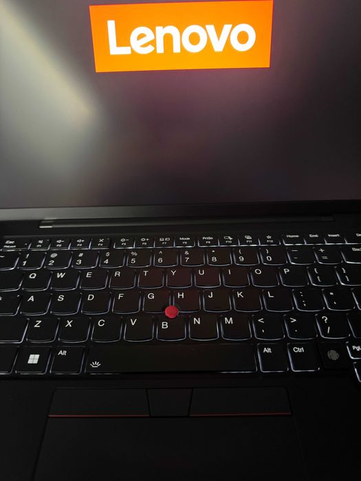 ThinkPad Lenovo ThinkPad X1 Carbon 12 Gen 11 Pro. 32 MB. 1 TB
