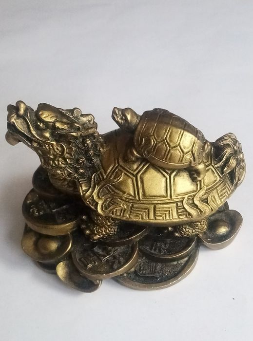 Грошова черепаха дракон та трилапа жаба.