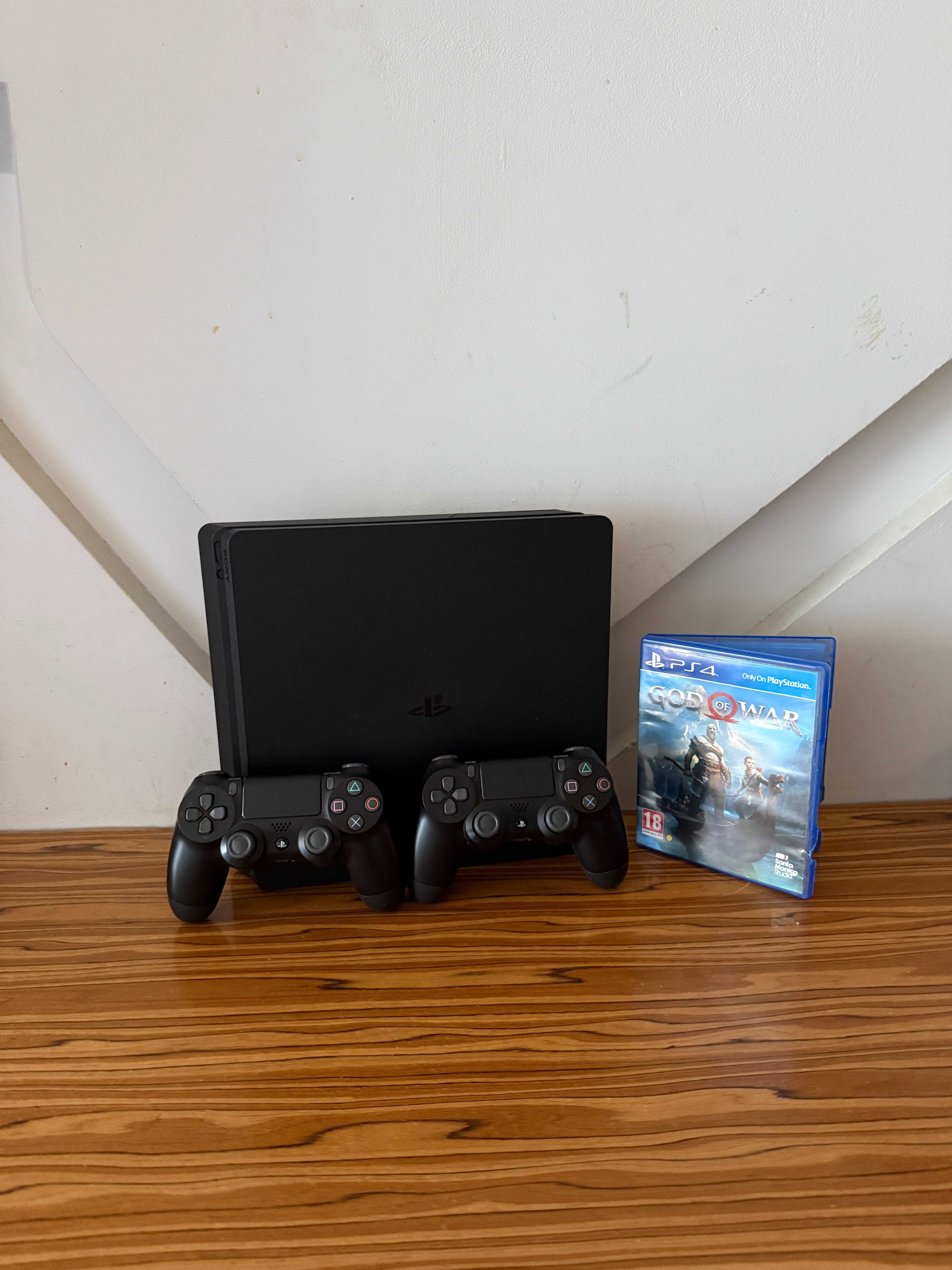 [PS4] Konsola SONY PlayStation 4 Slim 1TB + 2 Pady + Gra God of War