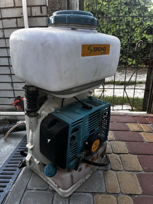 Бензиновий оприскувач