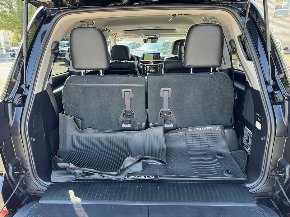 Lexus LX 570      2017