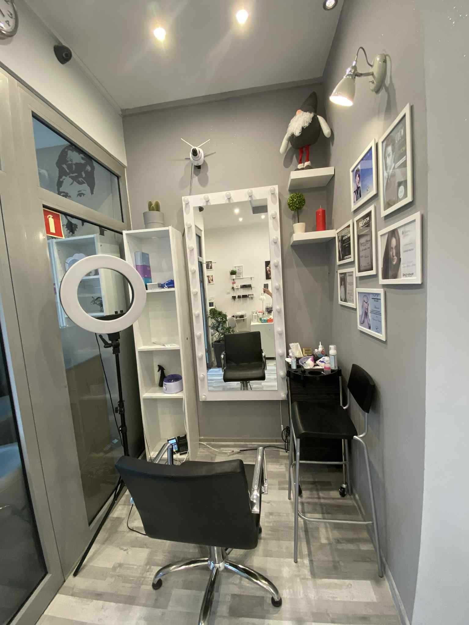 Odstąpię w pełni wyposażony salon kosmetyczny na Mokotowie.