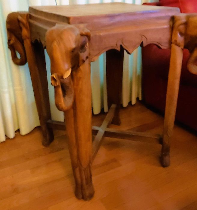 Mesa em Madeira maciça em formato de Elefante